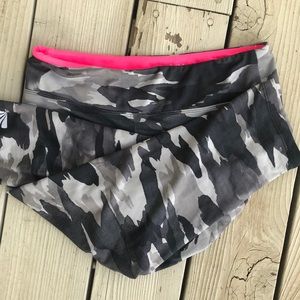 Camo short leggings